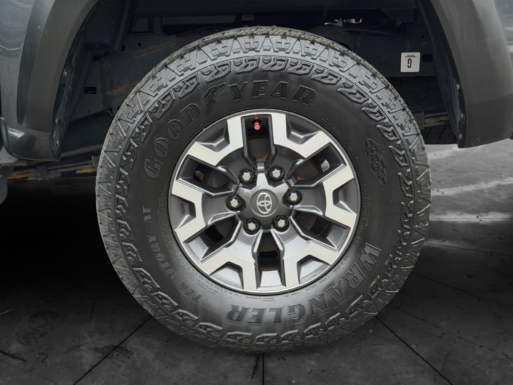 Used 2021 Toyota Tacoma TRD Off-Road w/ Technology Package AWD/4WD image 27