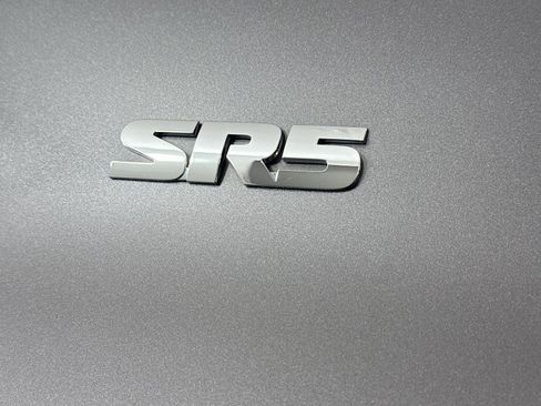Used 2017 Toyota 4Runner SR5 AWD/4WD image 14