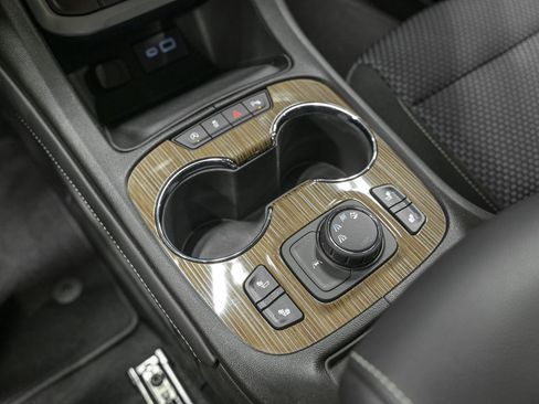 Used 2023 GMC Acadia SLE w/ Driver Convenience Package image 24