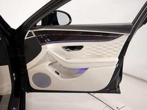 Used 2023 Bentley Flying Spur Azure image 49
