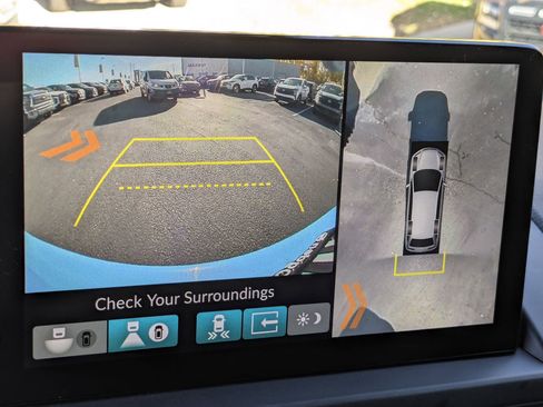 Used 2025 Honda Pilot TrailSport image 23