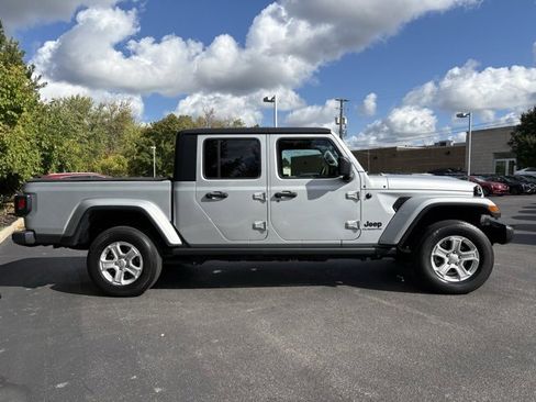 Used 2022 Jeep Gladiator Sport image 8