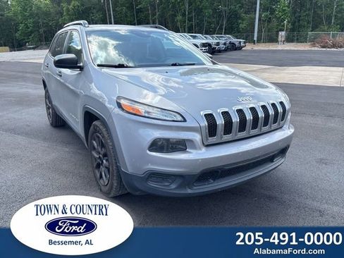 Used 2016 Jeep Cherokee Sport FWD image 1