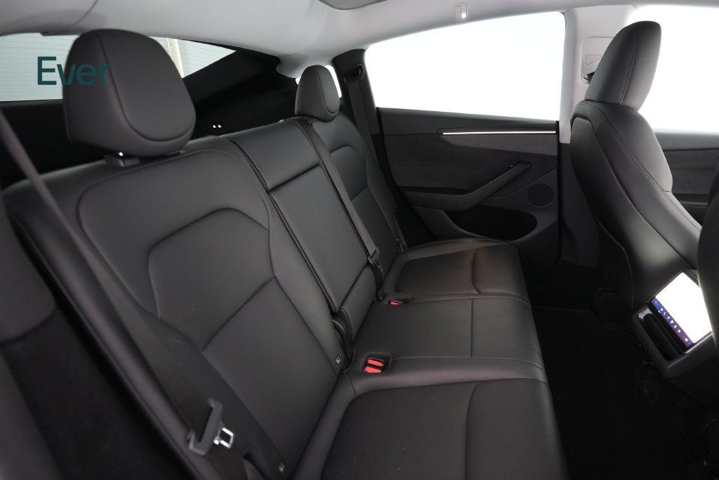 Used 2026 Tesla Model Y AWD image 5