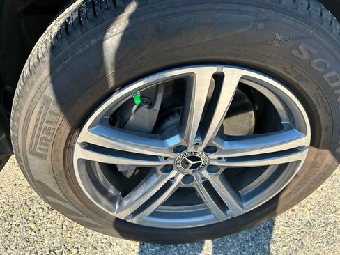 Used 2022 Mercedes-Benz GLC 300 4MATIC image 24