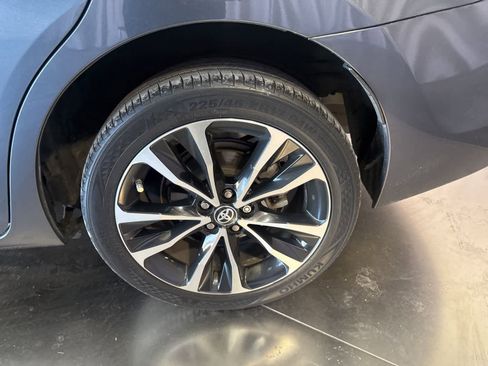 Used 2018 Toyota Corolla SE w/ Carpet Mat Package (TMS) FWD image 10