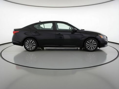 Used 2025 Nissan Altima 2.5 SV image 11