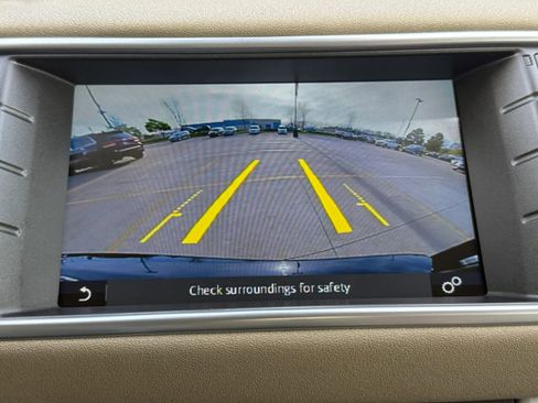 Used 2017 Land Rover Range Rover Evoque SE image 37