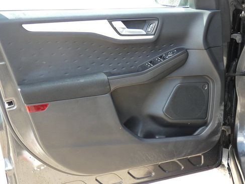 Used 2020 Ford Escape SE image 16