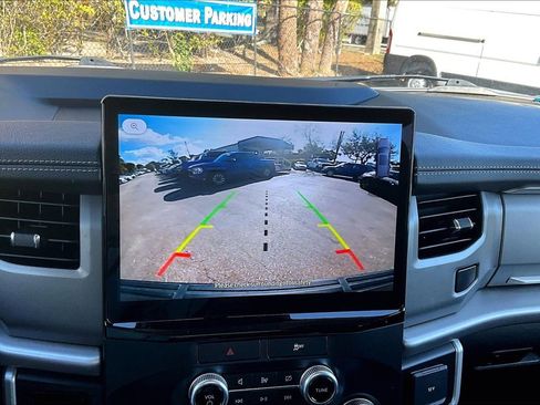 Used 2022 Ford Expedition XLT image 14