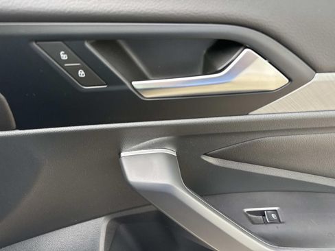 Used 2023 Volkswagen Jetta SE w/ Panoramic Sunroof Package FWD image 15