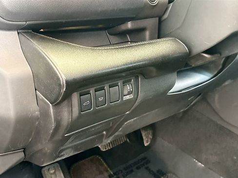 Used 2025 Subaru Ascent Bronze Edition image 10