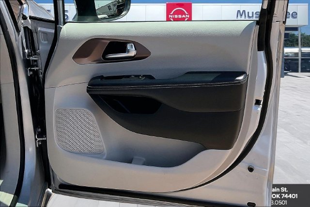 Used 2023 Chrysler Voyager LX FWD image 29