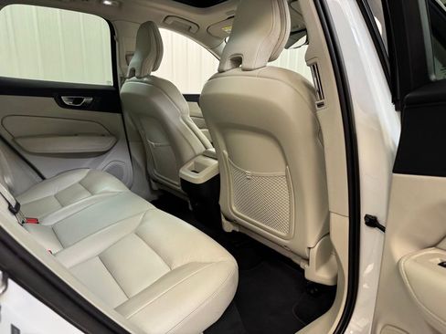 Used 2023 Volvo XC60 B5 Plus image 26