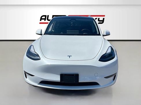 Used 2023 Tesla Model Y Long Range image 2