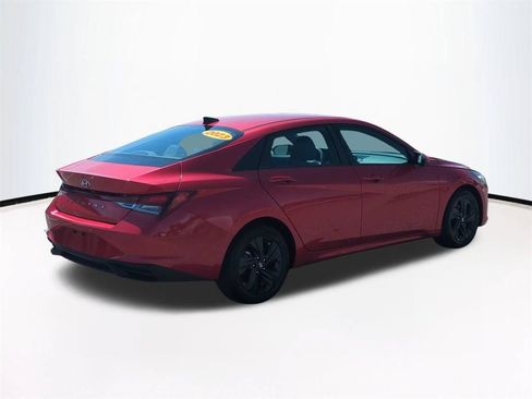 Used 2023 Hyundai Elantra SEL w/ Cargo Package FWD image 5