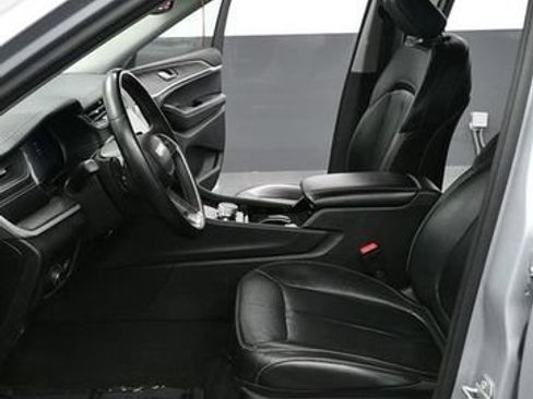 Used 2022 Jeep Grand Cherokee L Limited AWD/4WD image 10