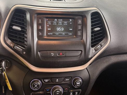 Used 2017 Jeep Cherokee Latitude w/ Safety/Convenience Group image 10