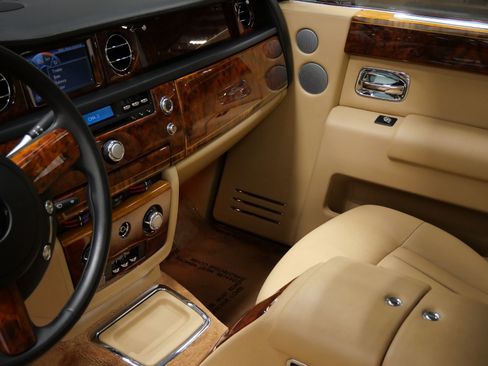 Used 2010 Rolls-Royce Phantom Sedan image 27