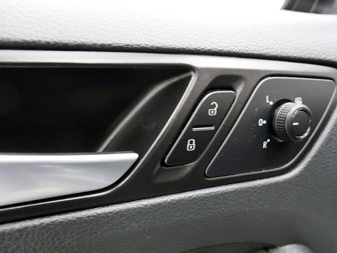 Used 2017 Volkswagen Jetta SE FWD image 15