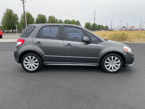 Used 2012 Suzuki SX4 Sportback FWD image 2
