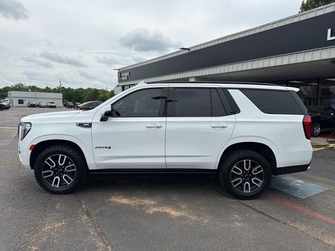 Used 2022 GMC Yukon AT4 AWD/4WD image 11