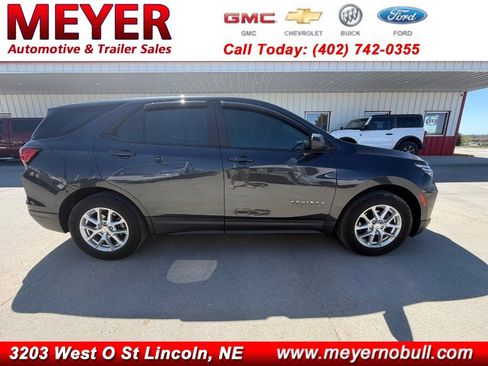 Used 2022 Chevrolet Equinox LS image 1