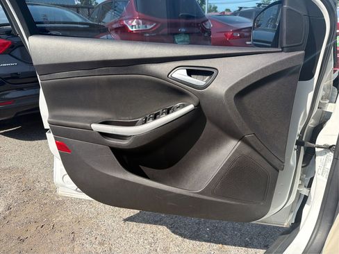 Used 2014 Ford Focus SE w/ Equipment Group 201A FWD image 21