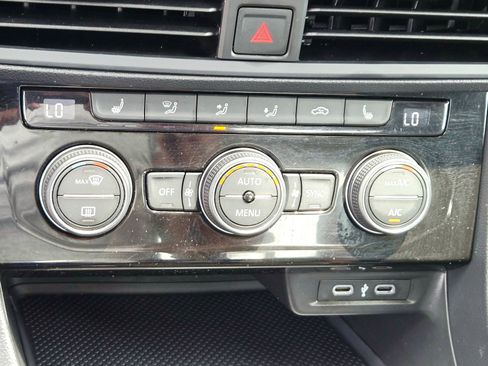 Used 2023 Volkswagen Jetta SE FWD image 17
