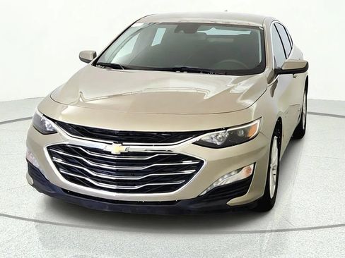 Used 2024 Chevrolet Malibu LT FWD image 2