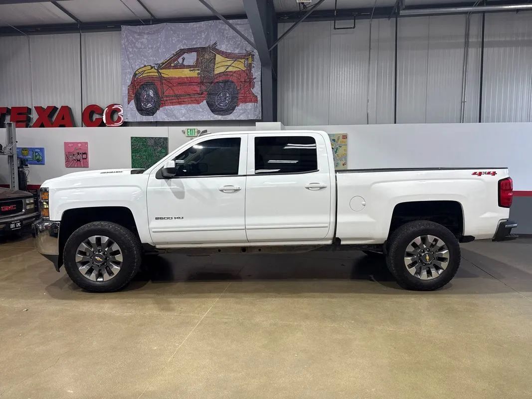 Used 2019 Chevrolet Silverado 2500 LT AWD/4WD image 6