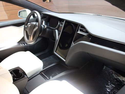 Used 2020 Tesla Model S AWD image 33