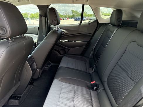 Used 2025 Chevrolet Trax LT FWD image 24