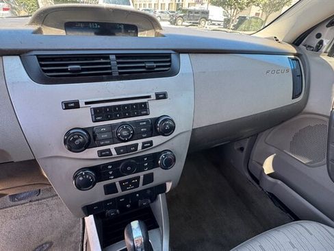 Used 2011 Ford Focus SE FWD image 5