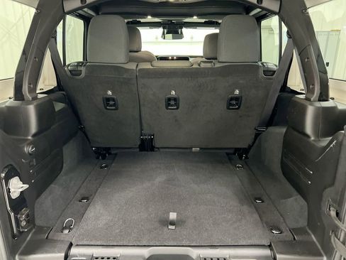 Used 2025 Jeep Wrangler Unlimited Sahara AWD/4WD image 23