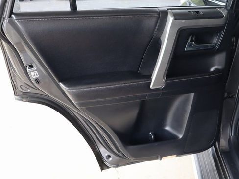 Used 2017 Toyota 4Runner SR5 Premium image 40