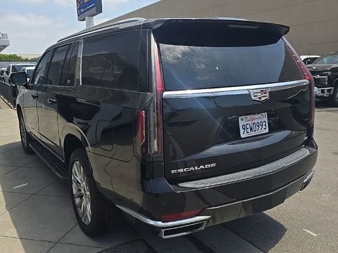 Used 2023 Cadillac Escalade ESV Premium Luxury AWD/4WD image 3