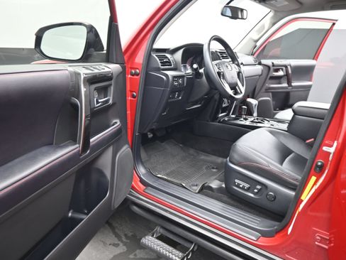 Used 2018 Toyota 4Runner TRD Off-Road Premium AWD/4WD image 15