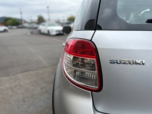 Used 2011 Suzuki SX4 Premium AWD/4WD image 8