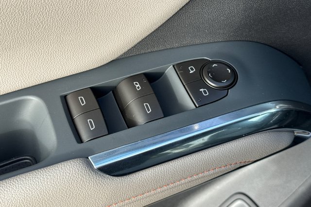 New 2027 Chevrolet Traverse LT w/ Sun and Wheel Package FWD image 18