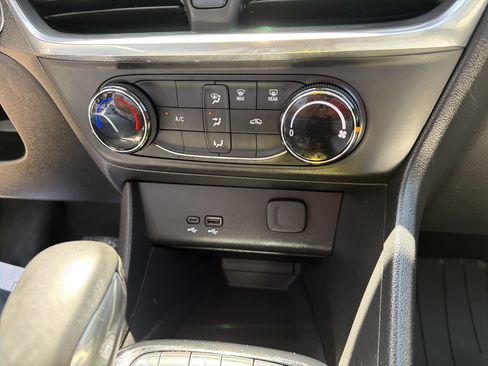 Used 2024 Buick Encore GX Preferred FWD image 17