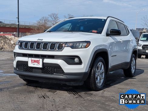 Used 2024 Jeep Compass Latitude image 8