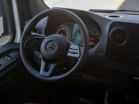 Used 2024 Mercedes-Benz Sprinter 2500 image 28