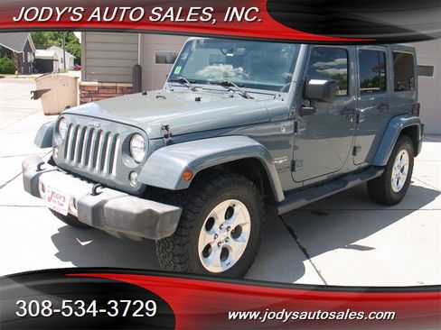 Used 2015 Jeep Wrangler Unlimited Sahara w/ Connectivity Group AWD/4WD image 26
