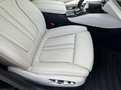 Used 2020 BMW M550i xDrive w/ Dynamic Handling Package image 29