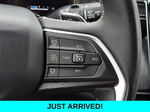 Used 2023 Jeep Grand Cherokee L Laredo image 23