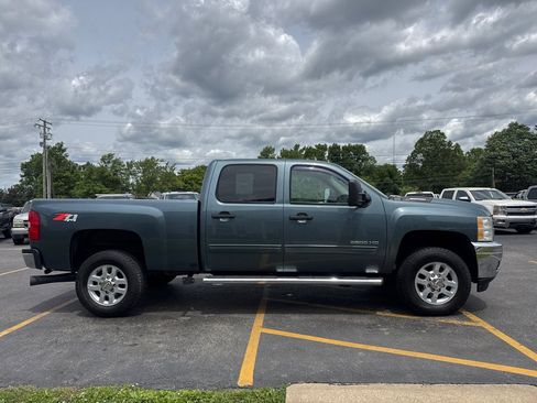 Used 2011 Chevrolet Silverado 3500 LT w/ Interior Plus Package AWD/4WD image 5