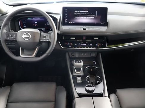 Used 2025 Nissan Rogue SL w/ SL Premium Package image 2