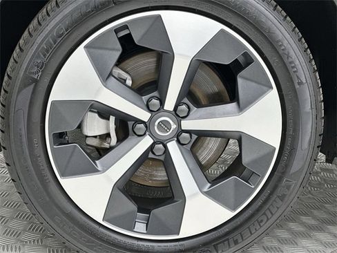 Certified 2025 Volvo XC40 B5 Plus image 10