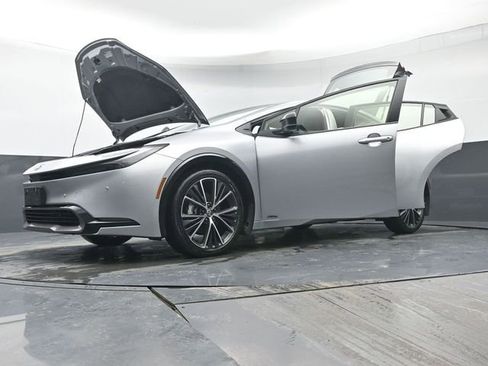 Used 2025 Toyota Prius XLE image 45